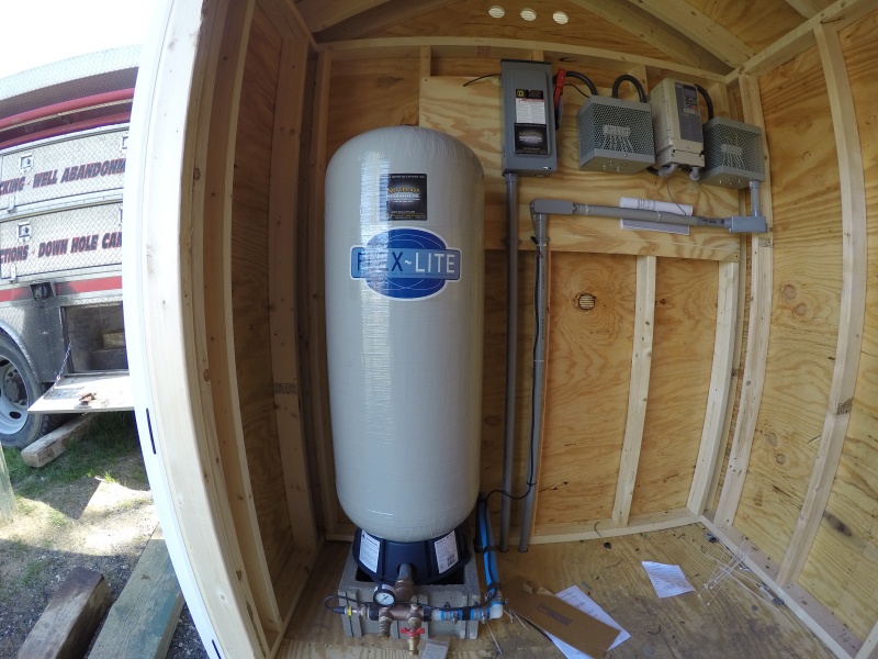 constant pressure well tank